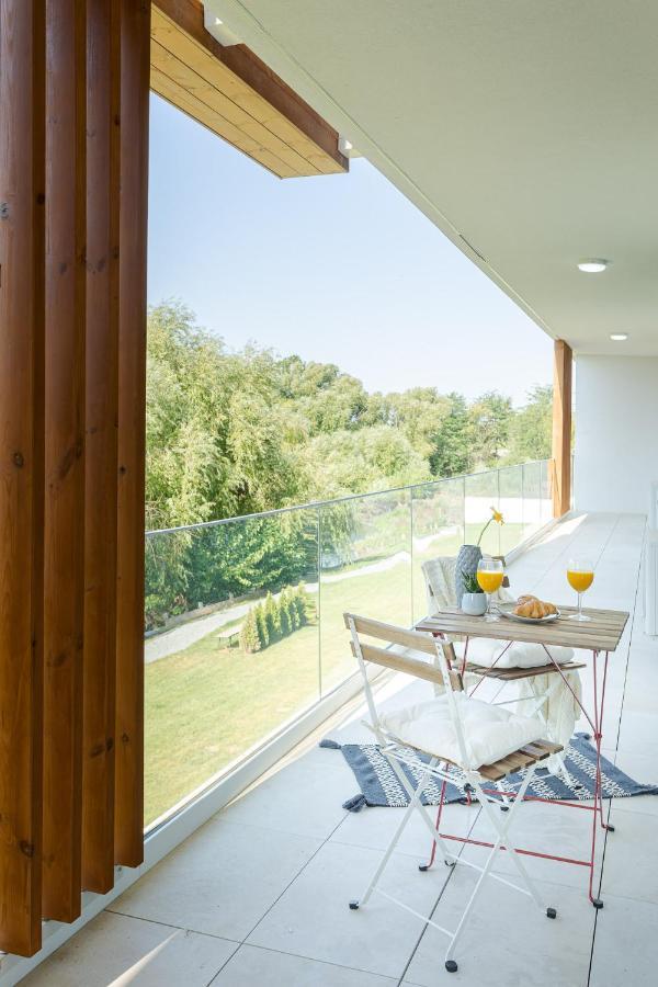 Il Lago - Turquoise - Cozy Luxurious Smart Home By The Lake Voluntari Esterno foto